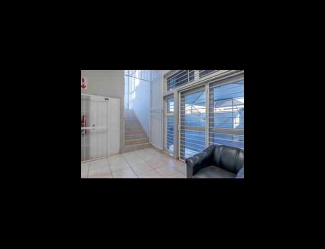 900M² BUSINESS TO LET IN GANTS PLAZA